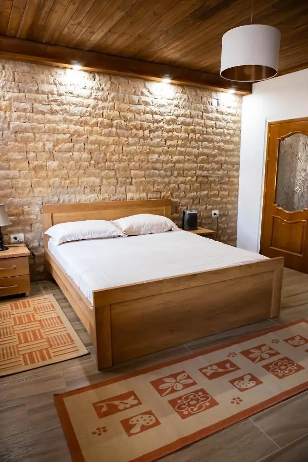 Eni Entire Guesthouse Parking On Site Berat Apartment