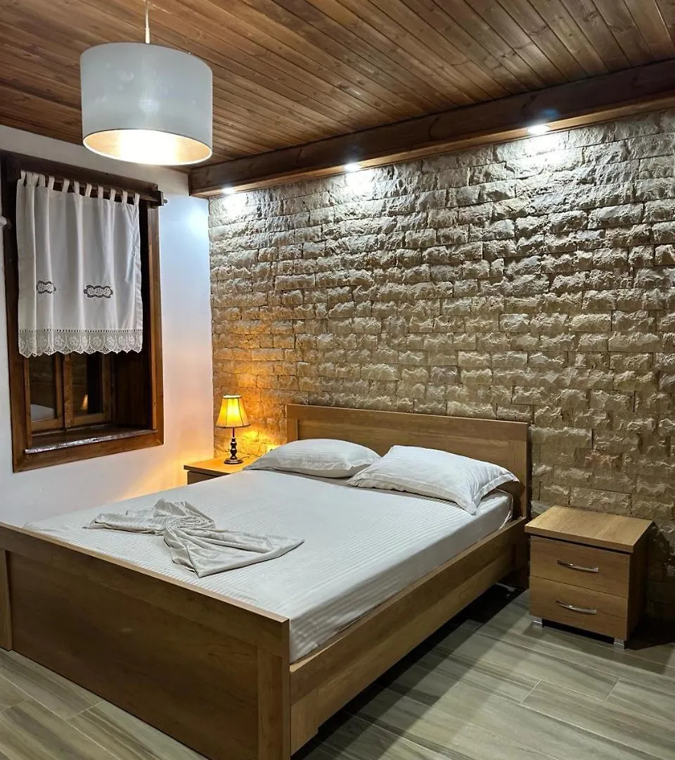 Eni Entire Guesthouse Parking On Site Berat